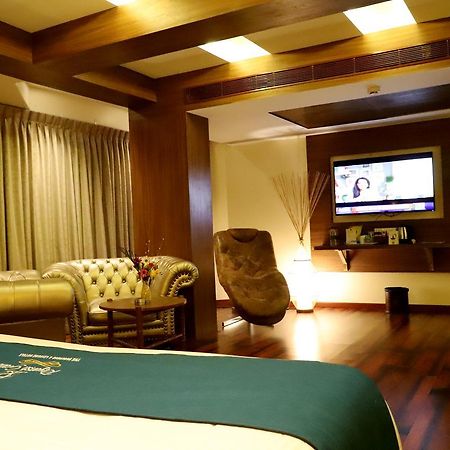 Hotel Reyansh Grand Boisar Экстерьер фото