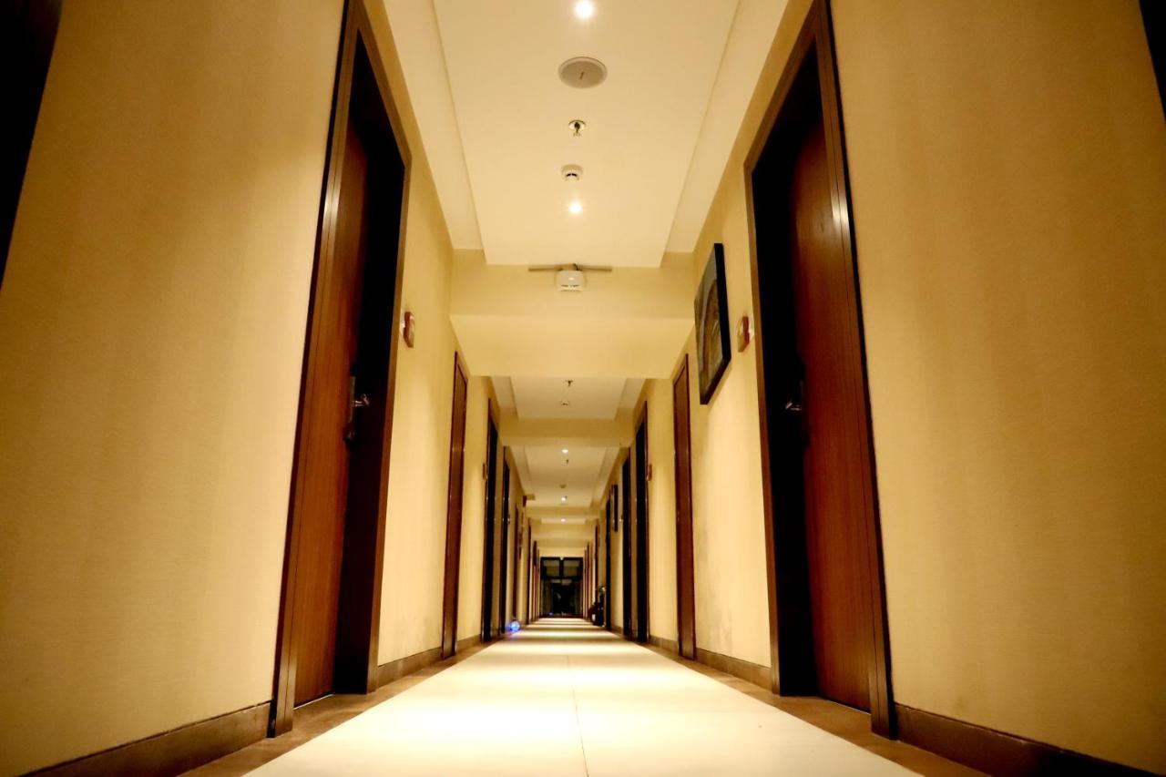 Hotel Reyansh Grand Boisar Экстерьер фото