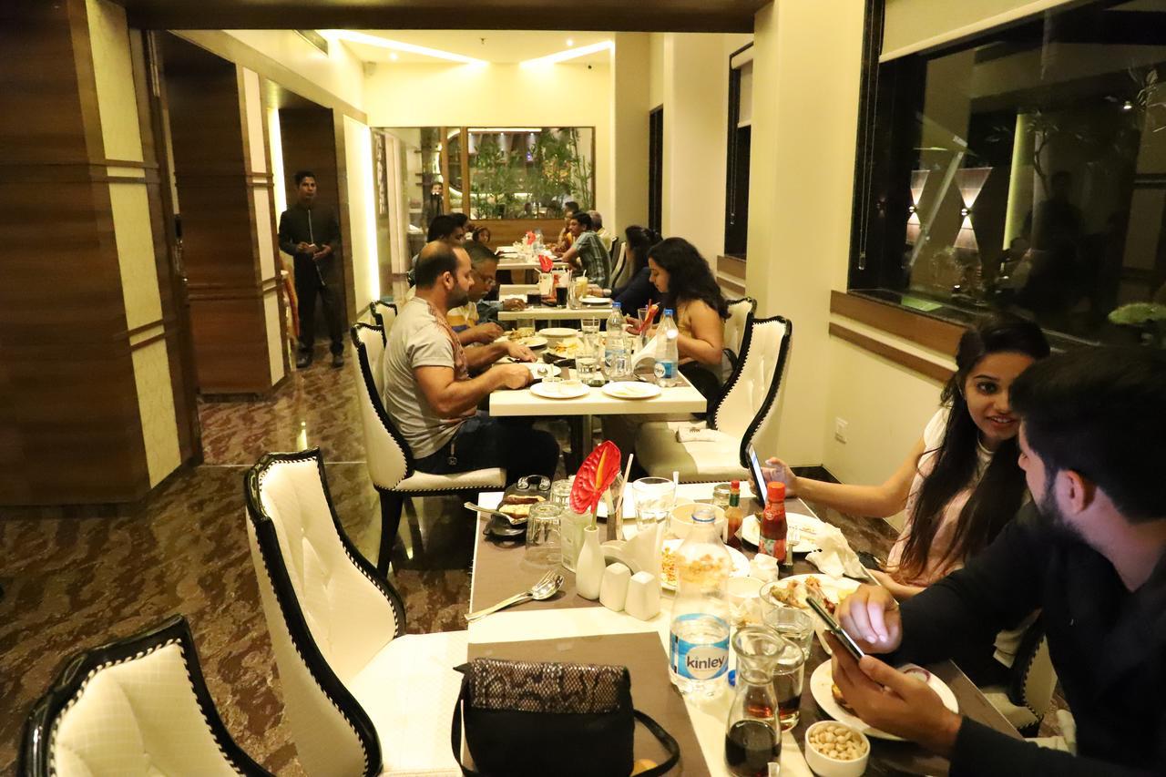 Hotel Reyansh Grand Boisar Экстерьер фото