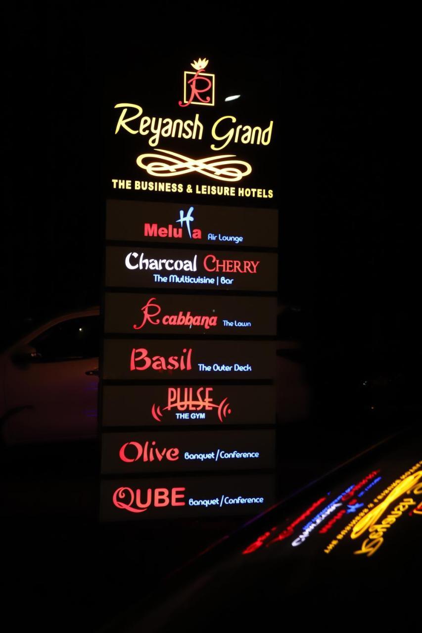 Hotel Reyansh Grand Boisar Экстерьер фото