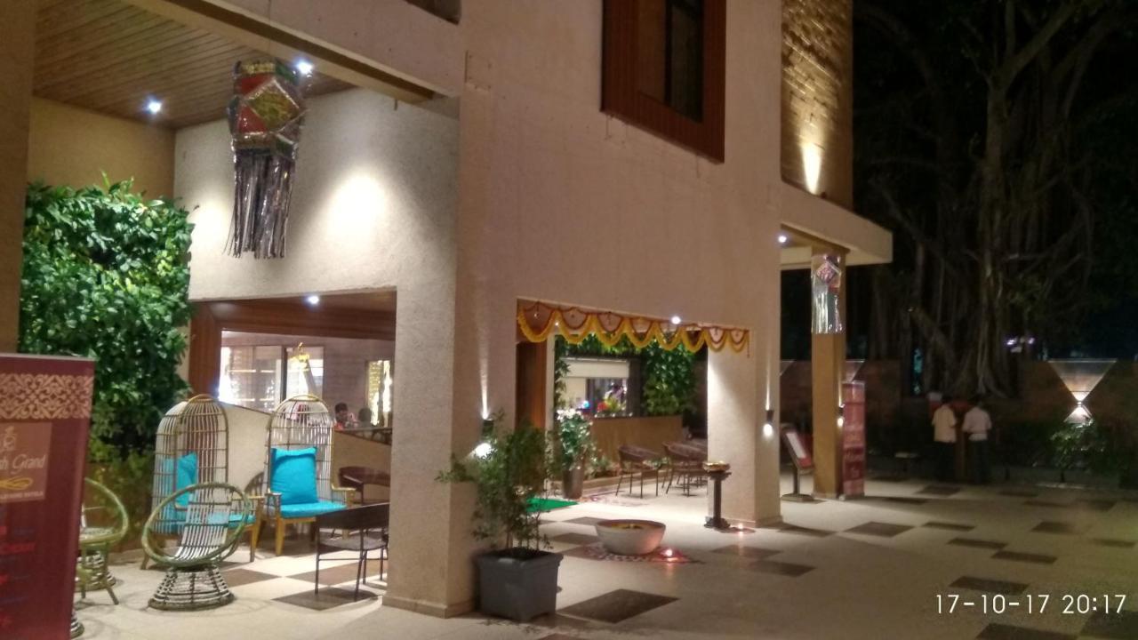 Hotel Reyansh Grand Boisar Экстерьер фото
